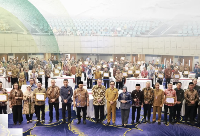 Pemerintah Provinsi Sumatera Utara (Pemprov Sumut) Raih Penghargaan Indeks Daya Saing Daerah (IDSD) Tahun 2025